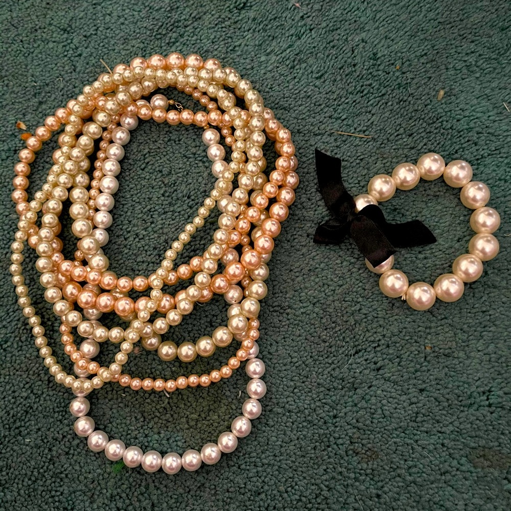Multiple pearl style necklaces and bracelet